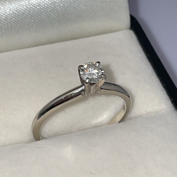 Solid 14K White Gold Natural Round Cut 1/4CT Diamond Solitaire Ring Vintage - Picture 10 of 17